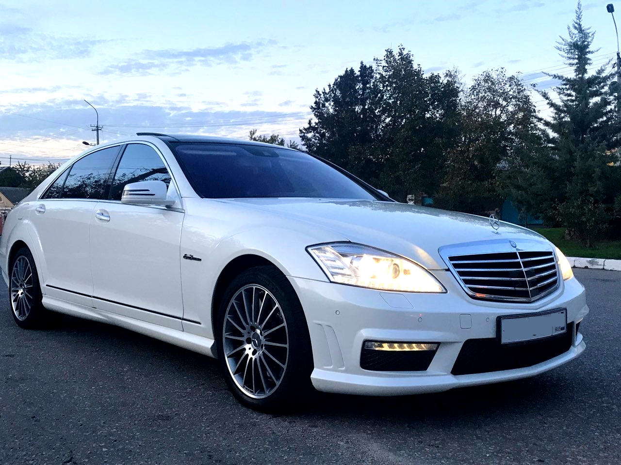 Машина на свадьбу белый Мерседес w221. Заказ авто на свадьбу в Симферополе, Севастополе, Ялте