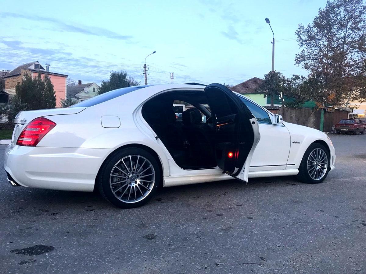 Свадебная машина Мерседес w221 белый в полной комплектации